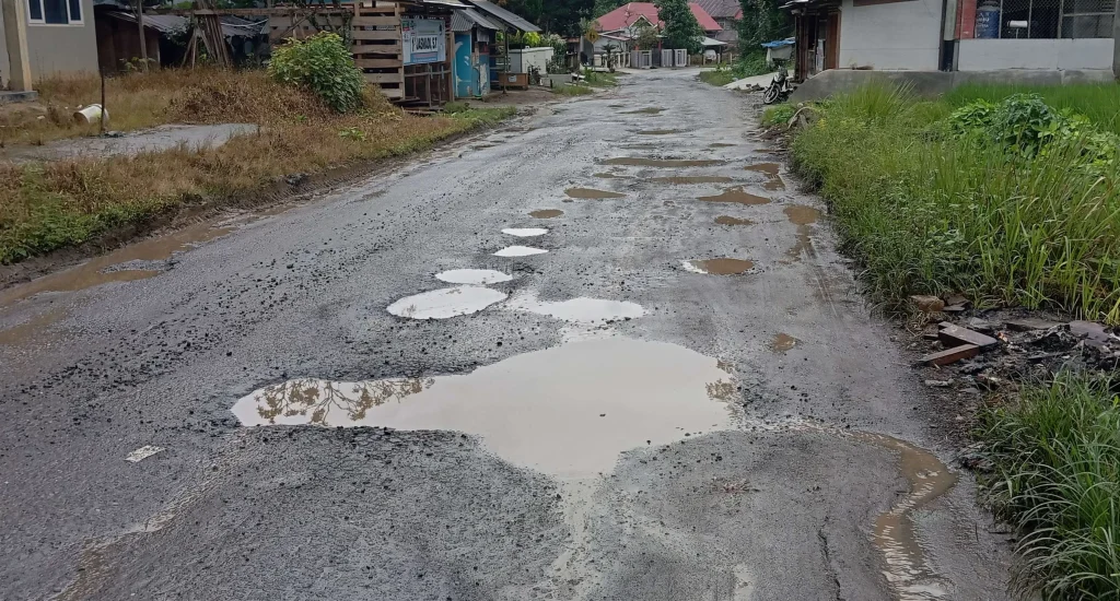 jalan provinsi rusak